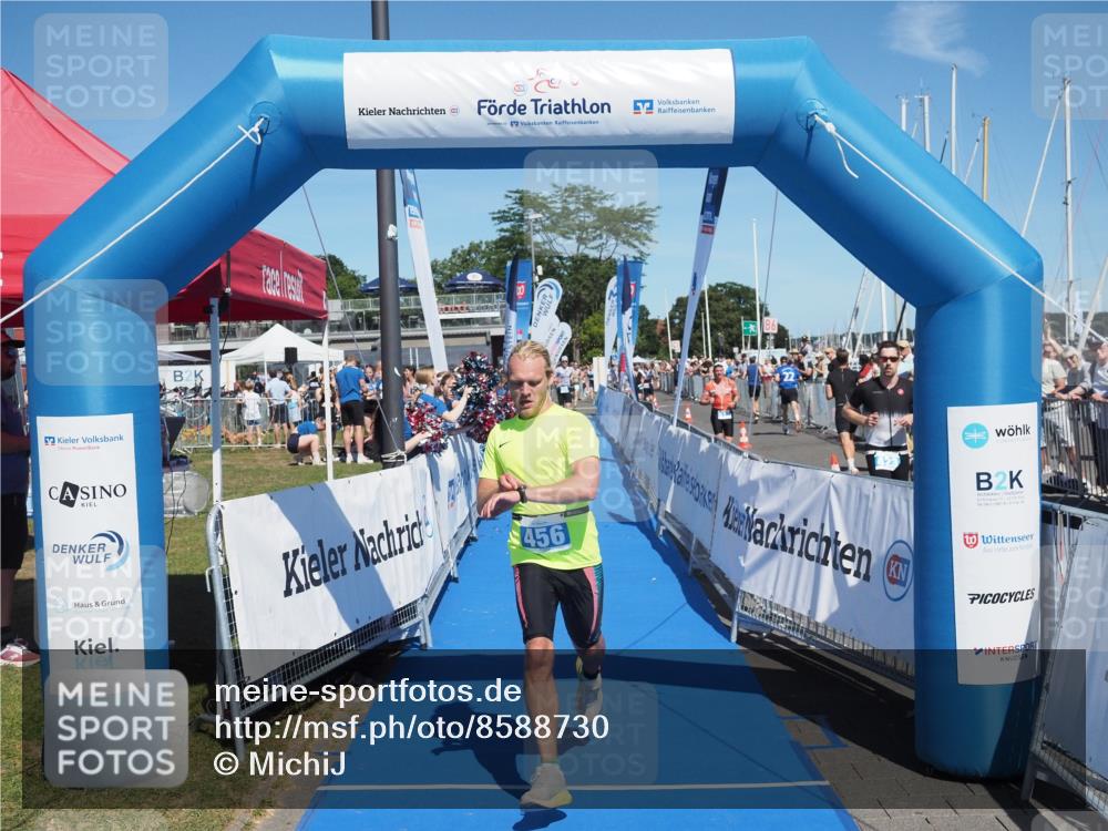 17.08.2025 - KN Förde Triathlon 2025 MichiJ http://msf.ph/oto/8588730 17.08.2025 13:45:21 Laufen 456 meine-sportfotos.de