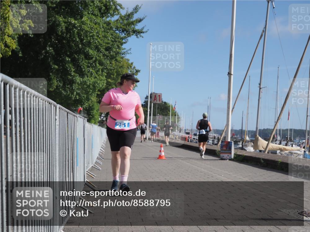 17.08.2025 - KN Förde Triathlon 2025 KatJ http://msf.ph/oto/8588795 17.08.2025 10:40:01 Laufen 251 meine-sportfotos.de