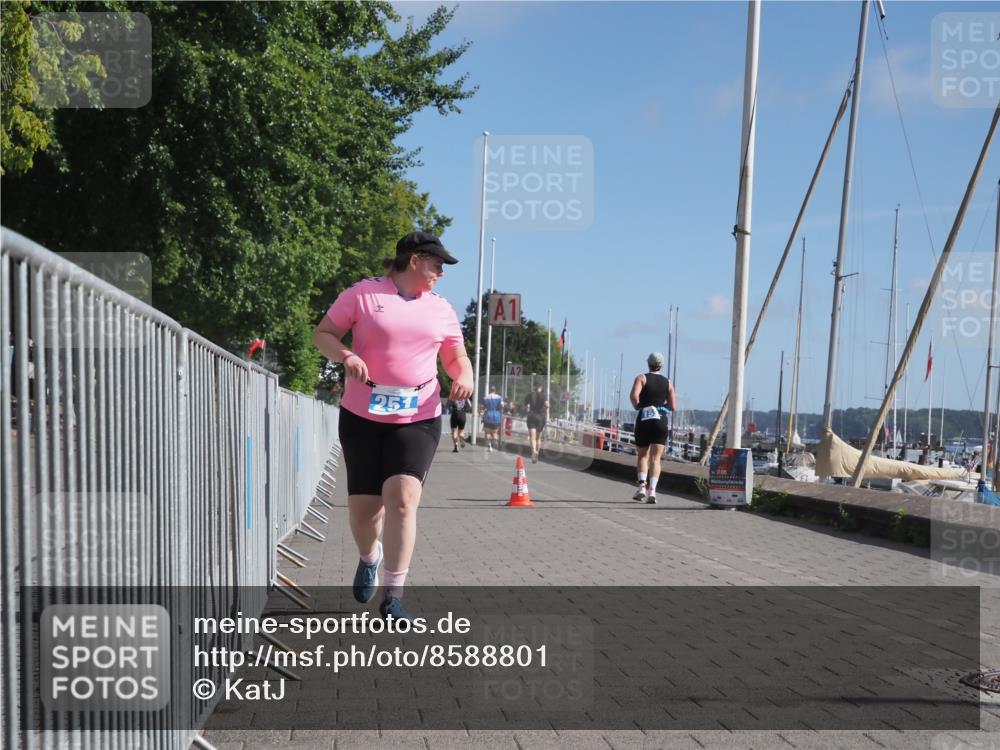 17.08.2025 - KN Förde Triathlon 2025 KatJ http://msf.ph/oto/8588801 17.08.2025 10:40:01 Laufen 251 meine-sportfotos.de