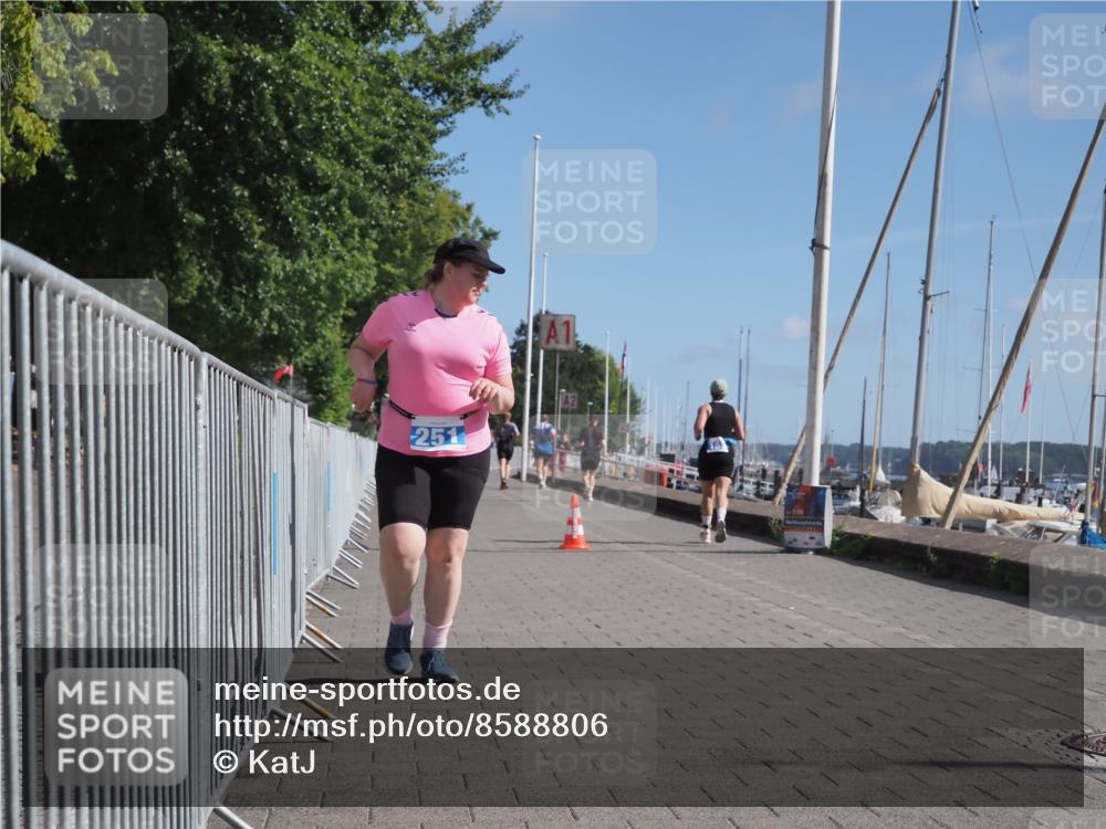 17.08.2025 - KN Förde Triathlon 2025 KatJ http://msf.ph/oto/8588806 17.08.2025 10:40:02 Laufen 251 meine-sportfotos.de
