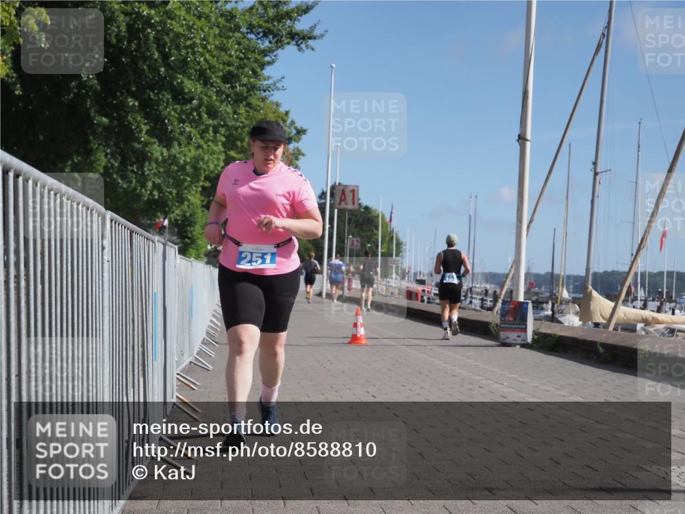 17.08.2025 - KN Förde Triathlon 2025 KatJ http://msf.ph/oto/8588810 17.08.2025 10:40:02 Laufen 251 meine-sportfotos.de
