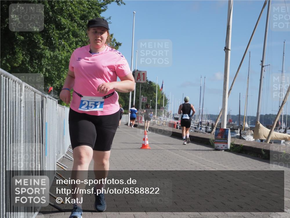 17.08.2025 - KN Förde Triathlon 2025 KatJ http://msf.ph/oto/8588822 17.08.2025 10:40:03 Laufen 251 meine-sportfotos.de
