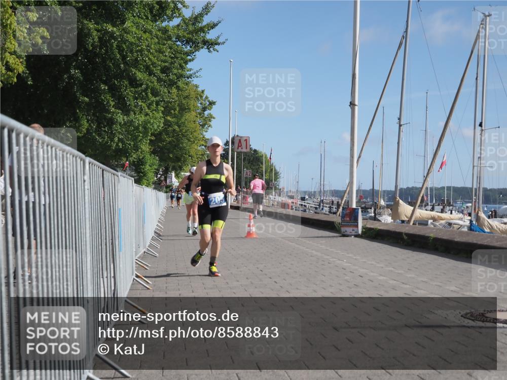 17.08.2025 - KN Förde Triathlon 2025 KatJ http://msf.ph/oto/8588843 17.08.2025 10:40:24 Laufen 205, 207 meine-sportfotos.de