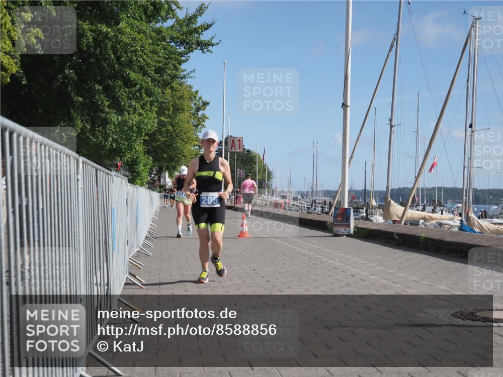 17.08.2025 - KN Förde Triathlon 2025 KatJ http://msf.ph/oto/8588856 17.08.2025 10:40:24 Laufen 205, 207 meine-sportfotos.de