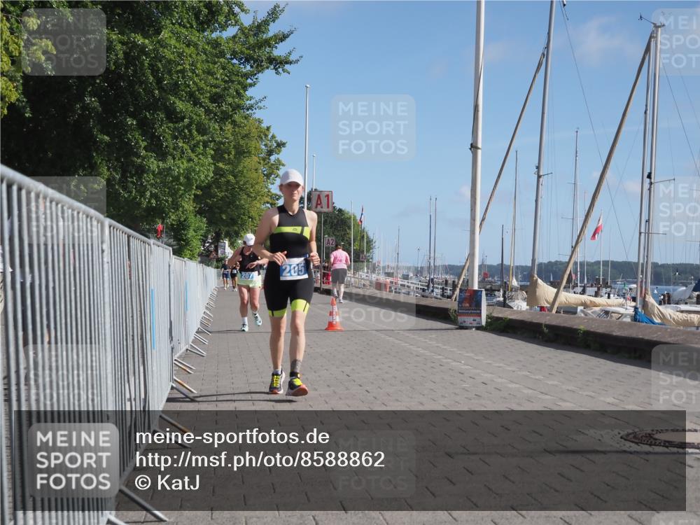 17.08.2025 - KN Förde Triathlon 2025 KatJ http://msf.ph/oto/8588862 17.08.2025 10:40:24 Laufen 205, 207 meine-sportfotos.de