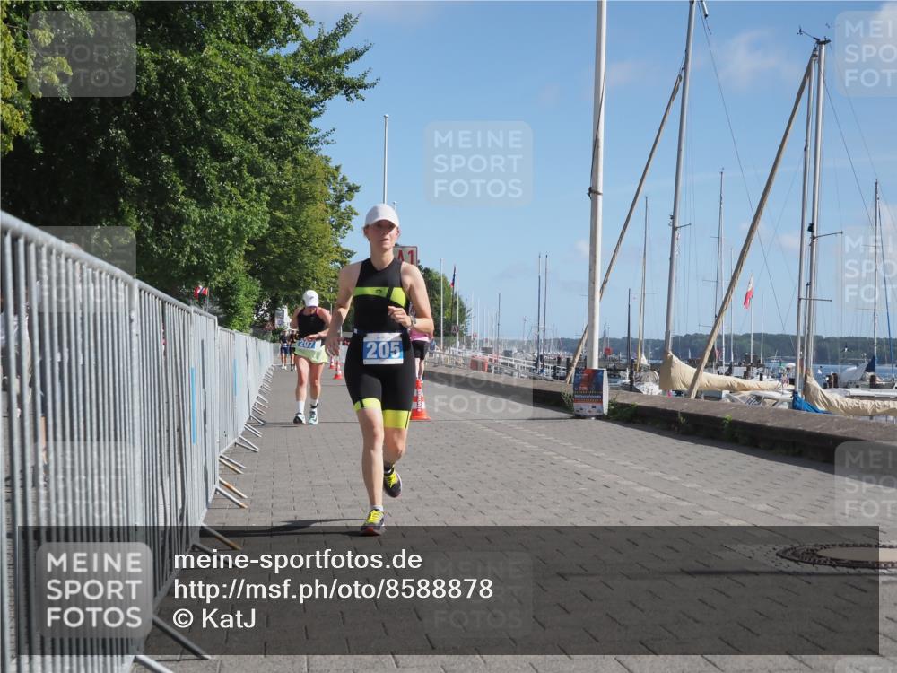 17.08.2025 - KN Förde Triathlon 2025 KatJ http://msf.ph/oto/8588878 17.08.2025 10:40:25 Laufen 205, 207 meine-sportfotos.de