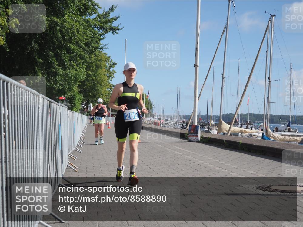 17.08.2025 - KN Förde Triathlon 2025 KatJ http://msf.ph/oto/8588890 17.08.2025 10:40:25 Laufen 205, 207 meine-sportfotos.de
