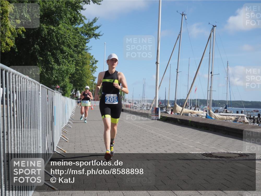 17.08.2025 - KN Förde Triathlon 2025 KatJ http://msf.ph/oto/8588898 17.08.2025 10:40:25 Laufen 205, 207 meine-sportfotos.de