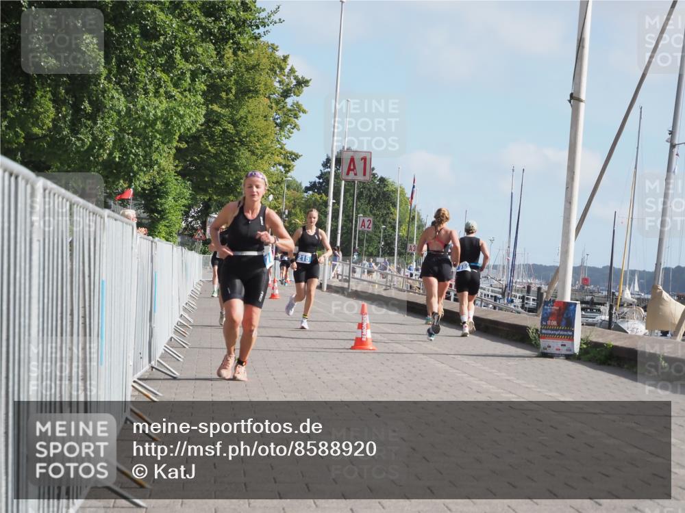 17.08.2025 - KN Förde Triathlon 2025 KatJ http://msf.ph/oto/8588920 17.08.2025 10:15:17 Laufen 142, 183, 215 meine-sportfotos.de
