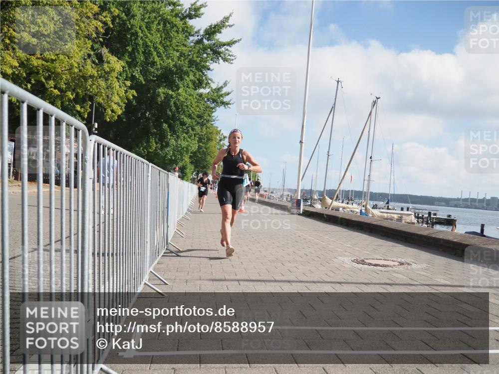 17.08.2025 - KN Förde Triathlon 2025 KatJ http://msf.ph/oto/8588957 17.08.2025 10:15:19 Laufen 142, 183, 215 meine-sportfotos.de