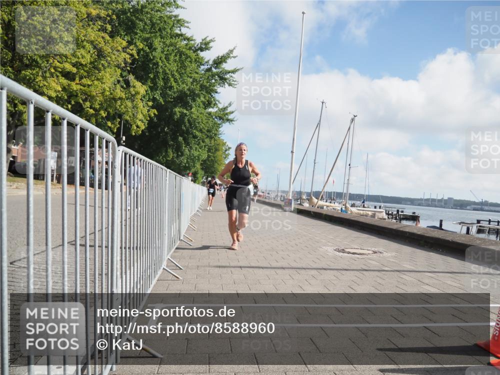 17.08.2025 - KN Förde Triathlon 2025 KatJ http://msf.ph/oto/8588960 17.08.2025 10:15:19 Laufen 142, 183, 215 meine-sportfotos.de