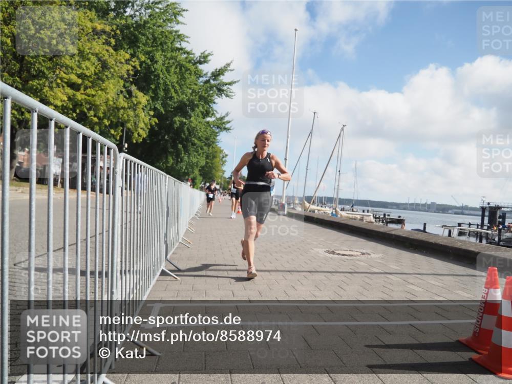 17.08.2025 - KN Förde Triathlon 2025 KatJ http://msf.ph/oto/8588974 17.08.2025 10:15:20 Laufen 142, 183, 215 meine-sportfotos.de