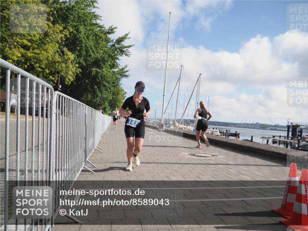 17.08.2025 - KN Förde Triathlon 2025 KatJ http://msf.ph/oto/8589043 17.08.2025 10:15:25 Laufen 142, 215, 242 meine-sportfotos.de