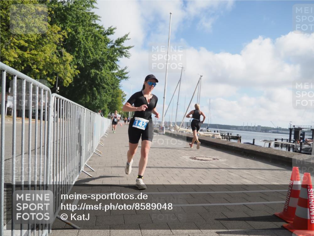 17.08.2025 - KN Förde Triathlon 2025 KatJ http://msf.ph/oto/8589048 17.08.2025 10:15:25 Laufen 142, 215, 242 meine-sportfotos.de