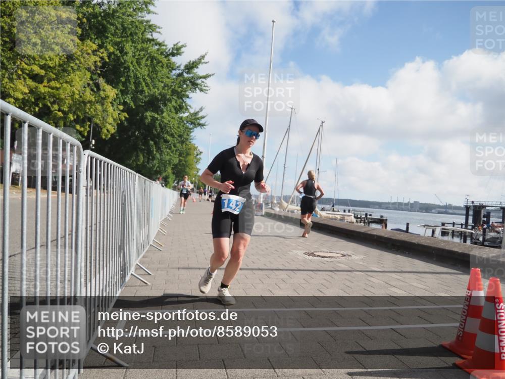 17.08.2025 - KN Förde Triathlon 2025 KatJ http://msf.ph/oto/8589053 17.08.2025 10:15:25 Laufen 142, 215, 242 meine-sportfotos.de