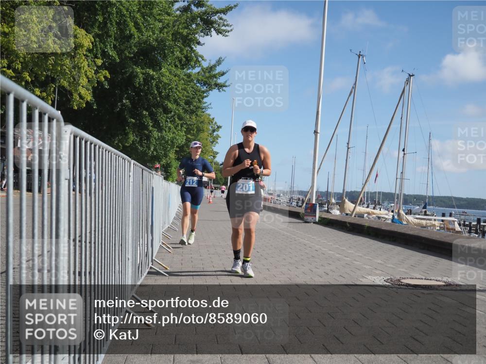 17.08.2025 - KN Förde Triathlon 2025 KatJ http://msf.ph/oto/8589060 17.08.2025 10:40:45 Laufen 201, 212 meine-sportfotos.de