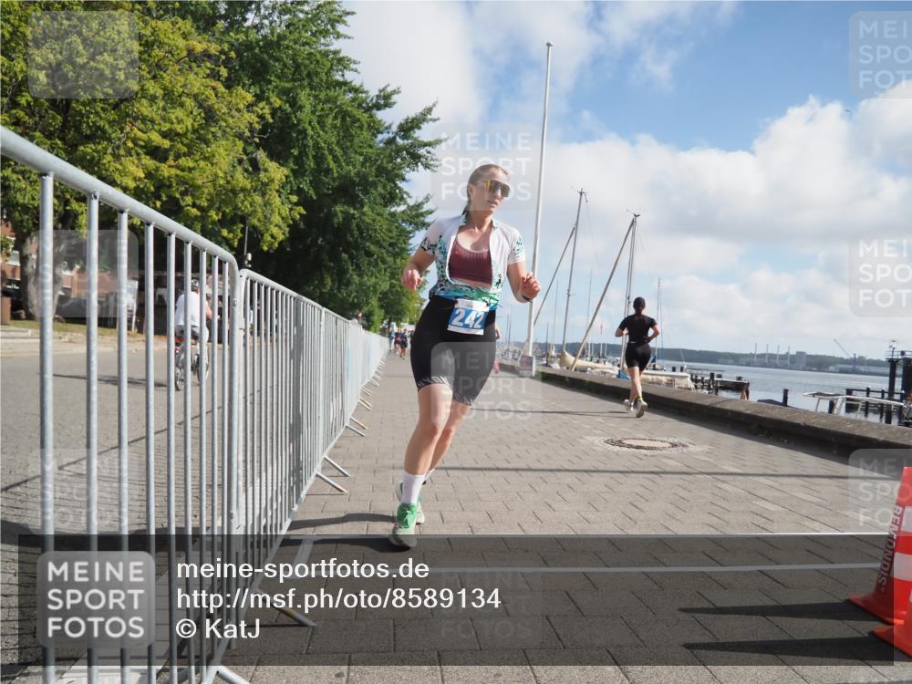 17.08.2025 - KN Förde Triathlon 2025 KatJ http://msf.ph/oto/8589134 17.08.2025 10:15:31 Laufen 242 meine-sportfotos.de