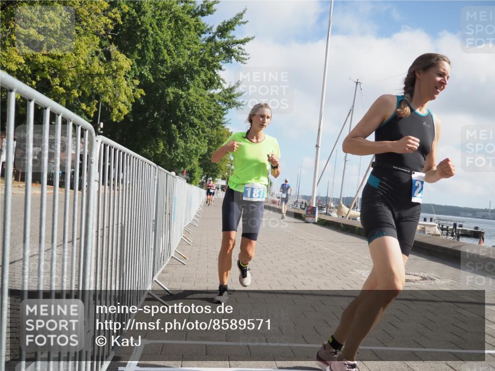 17.08.2025 - KN Förde Triathlon 2025 KatJ http://msf.ph/oto/8589571 17.08.2025 10:16:10 Laufen 113, 187, 218 meine-sportfotos.de