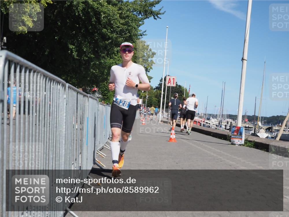 17.08.2025 - KN Förde Triathlon 2025 KatJ http://msf.ph/oto/8589962 17.08.2025 13:35:08 Laufen 428, 431 meine-sportfotos.de