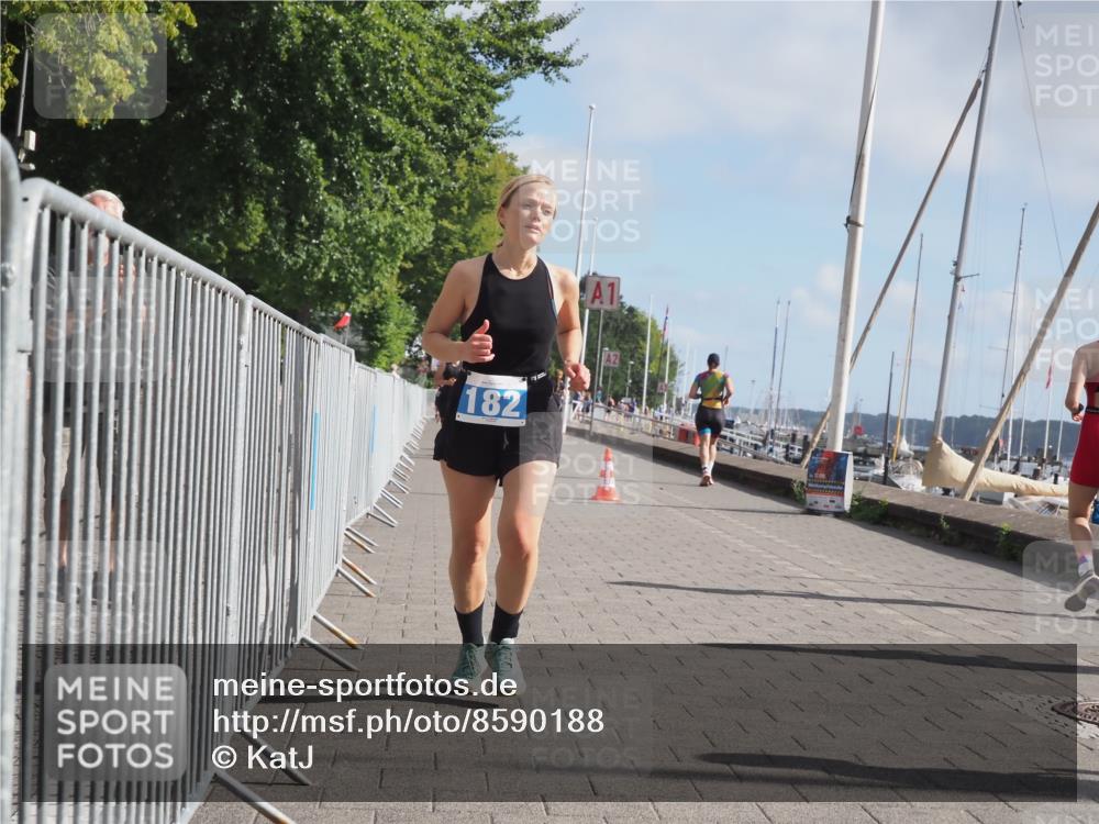 17.08.2025 - KN Förde Triathlon 2025 KatJ http://msf.ph/oto/8590188 17.08.2025 10:17:02 Laufen 130, 162, 182 meine-sportfotos.de