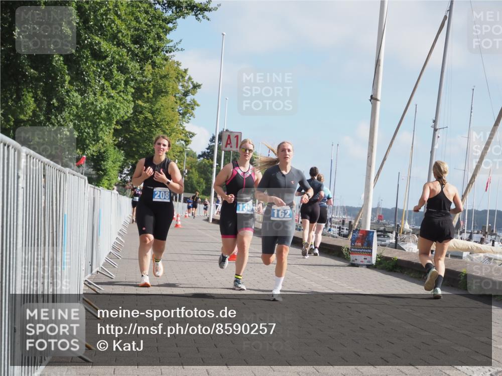 17.08.2025 - KN Förde Triathlon 2025 KatJ http://msf.ph/oto/8590257 17.08.2025 10:17:08 Laufen 130, 162, 208 meine-sportfotos.de