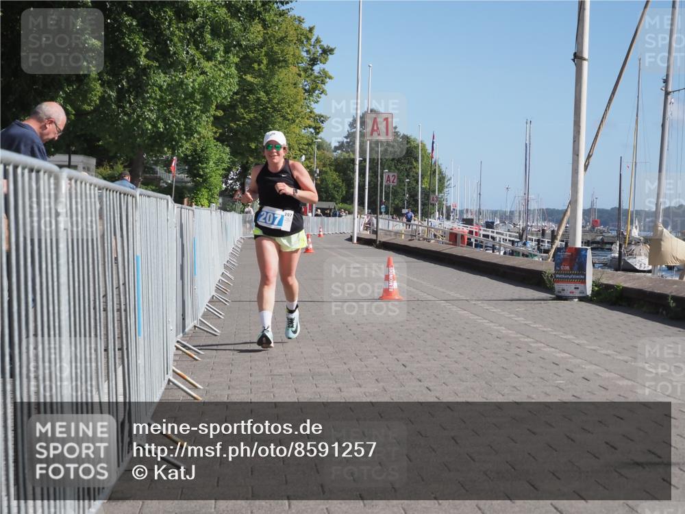 17.08.2025 - KN Förde Triathlon 2025 KatJ http://msf.ph/oto/8591257 17.08.2025 10:51:15 Laufen 207 meine-sportfotos.de