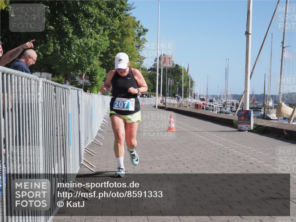 17.08.2025 - KN Förde Triathlon 2025 KatJ http://msf.ph/oto/8591333 17.08.2025 10:51:17 Laufen 207 meine-sportfotos.de