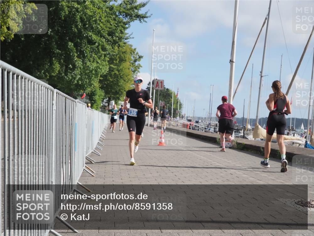 17.08.2025 - KN Förde Triathlon 2025 KatJ http://msf.ph/oto/8591358 17.08.2025 10:18:44 Laufen 136, 144 meine-sportfotos.de