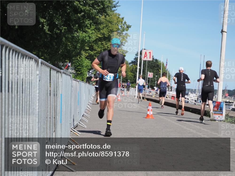 17.08.2025 - KN Förde Triathlon 2025 KatJ http://msf.ph/oto/8591378 17.08.2025 13:37:21 Laufen 443, 448 meine-sportfotos.de