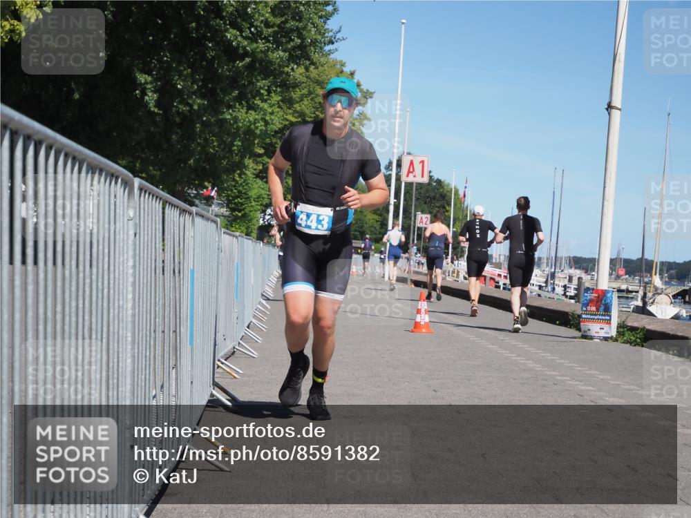 17.08.2025 - KN Förde Triathlon 2025 KatJ http://msf.ph/oto/8591382 17.08.2025 13:37:22 Laufen 443, 448 meine-sportfotos.de