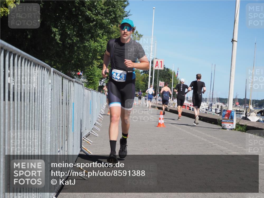 17.08.2025 - KN Förde Triathlon 2025 KatJ http://msf.ph/oto/8591388 17.08.2025 13:37:22 Laufen 443, 448 meine-sportfotos.de