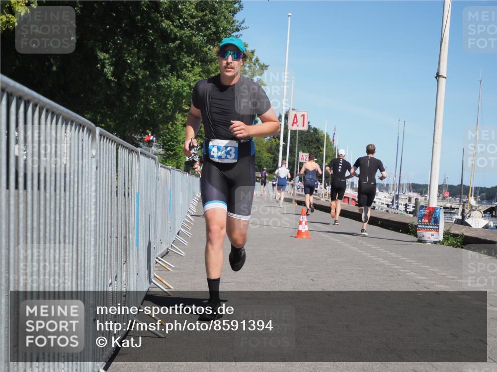 17.08.2025 - KN Förde Triathlon 2025 KatJ http://msf.ph/oto/8591394 17.08.2025 13:37:22 Laufen 443, 448 meine-sportfotos.de