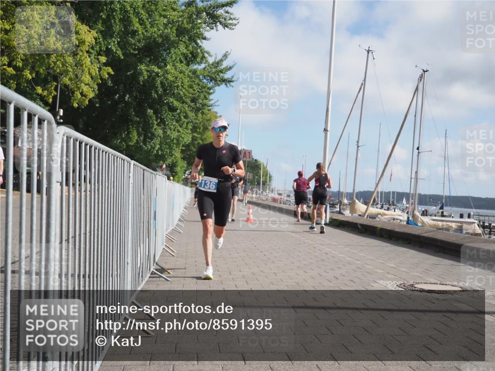17.08.2025 - KN Förde Triathlon 2025 KatJ http://msf.ph/oto/8591395 17.08.2025 10:18:46 Laufen 136, 144 meine-sportfotos.de