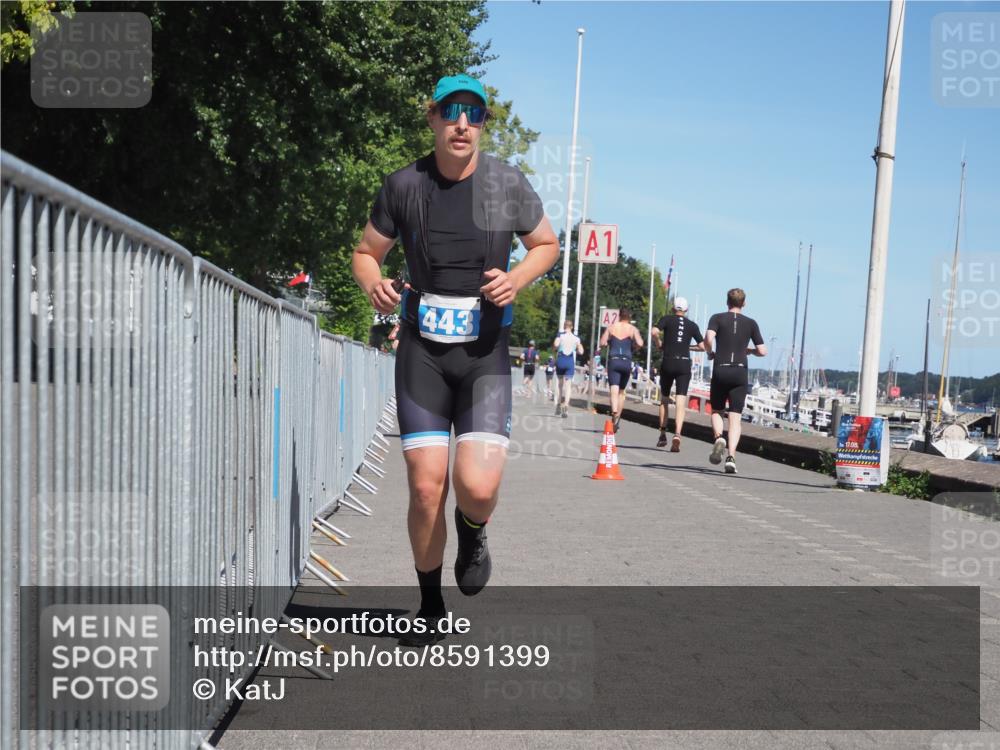 17.08.2025 - KN Förde Triathlon 2025 KatJ http://msf.ph/oto/8591399 17.08.2025 13:37:22 Laufen 443, 448 meine-sportfotos.de