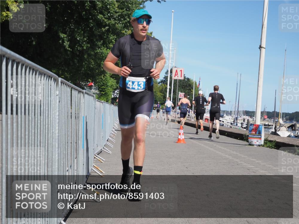 17.08.2025 - KN Förde Triathlon 2025 KatJ http://msf.ph/oto/8591403 17.08.2025 13:37:22 Laufen 443, 448 meine-sportfotos.de