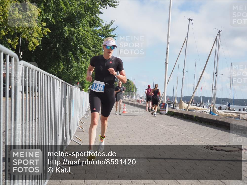 17.08.2025 - KN Förde Triathlon 2025 KatJ http://msf.ph/oto/8591420 17.08.2025 10:18:47 Laufen 109, 136, 144 meine-sportfotos.de