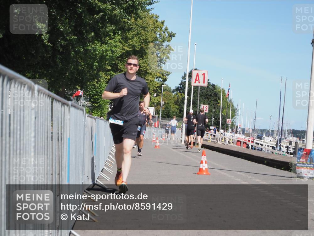 17.08.2025 - KN Förde Triathlon 2025 KatJ http://msf.ph/oto/8591429 17.08.2025 13:37:27 Laufen 448, 467 meine-sportfotos.de