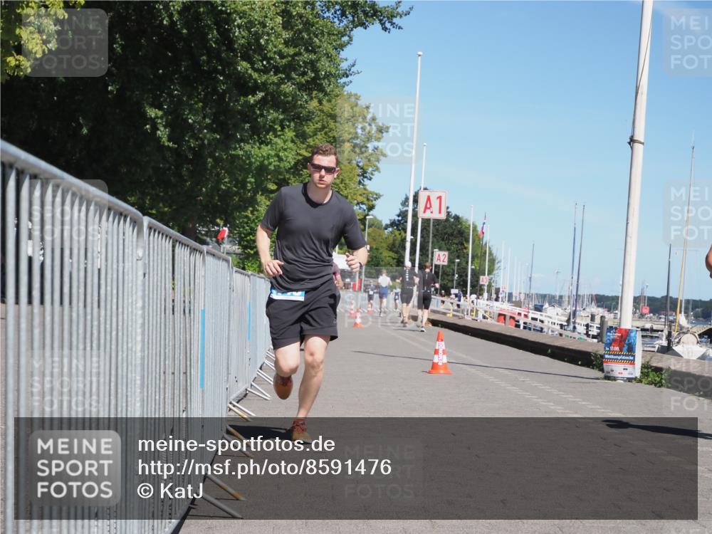 17.08.2025 - KN Förde Triathlon 2025 KatJ http://msf.ph/oto/8591476 17.08.2025 13:37:28 Laufen 448, 467 meine-sportfotos.de