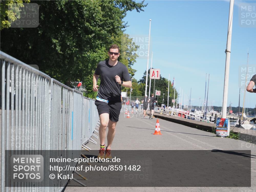 17.08.2025 - KN Förde Triathlon 2025 KatJ http://msf.ph/oto/8591482 17.08.2025 13:37:28 Laufen 448, 467 meine-sportfotos.de
