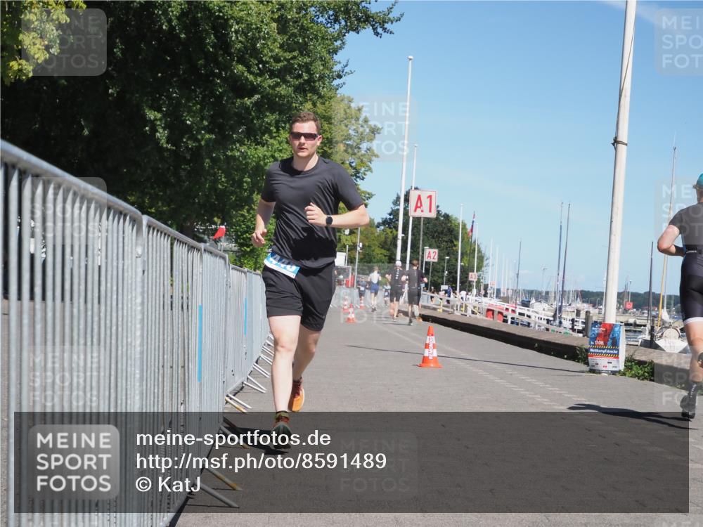 17.08.2025 - KN Förde Triathlon 2025 KatJ http://msf.ph/oto/8591489 17.08.2025 13:37:29 Laufen 448, 467 meine-sportfotos.de