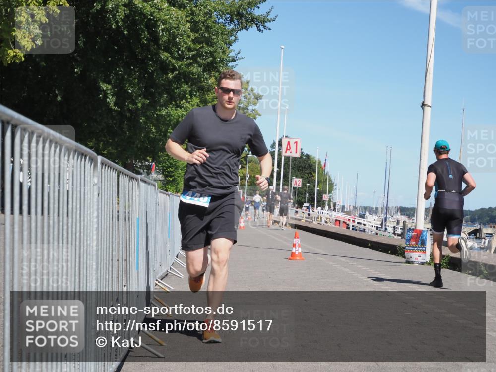 17.08.2025 - KN Förde Triathlon 2025 KatJ http://msf.ph/oto/8591517 17.08.2025 13:37:29 Laufen 448, 467 meine-sportfotos.de