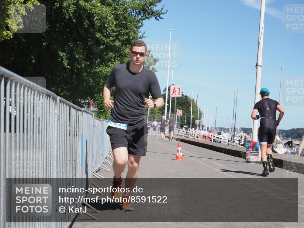 17.08.2025 - KN Förde Triathlon 2025 KatJ http://msf.ph/oto/8591522 17.08.2025 13:37:29 Laufen 448, 467 meine-sportfotos.de