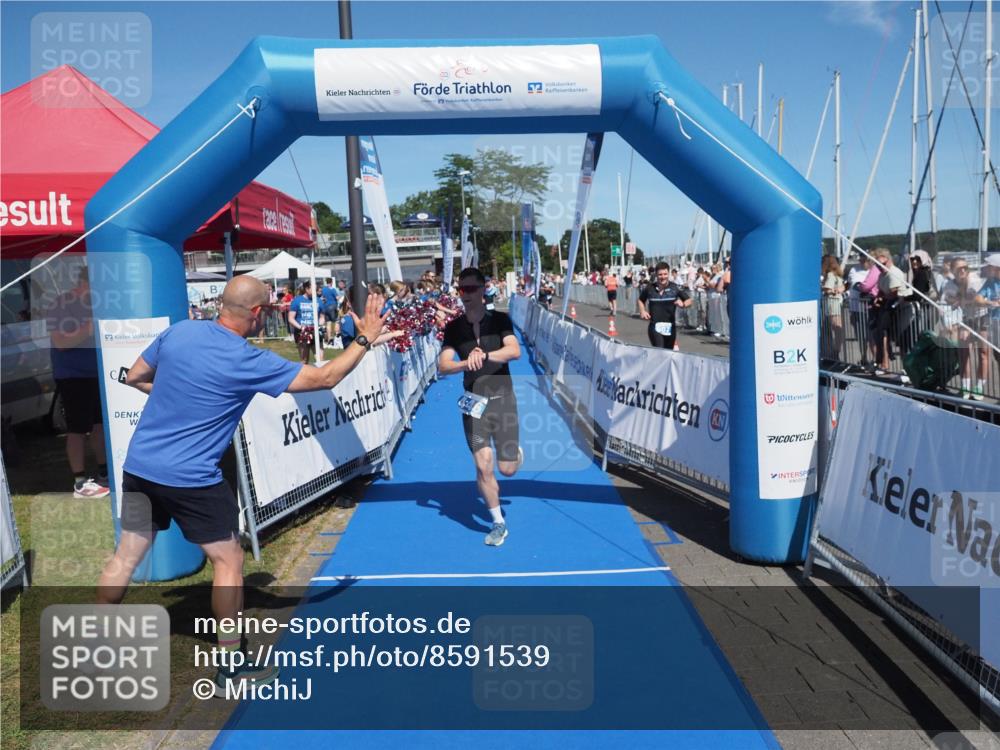 17.08.2025 - KN Förde Triathlon 2025 MichiJ http://msf.ph/oto/8591539 17.08.2025 13:51:24 Laufen 446, 473 meine-sportfotos.de