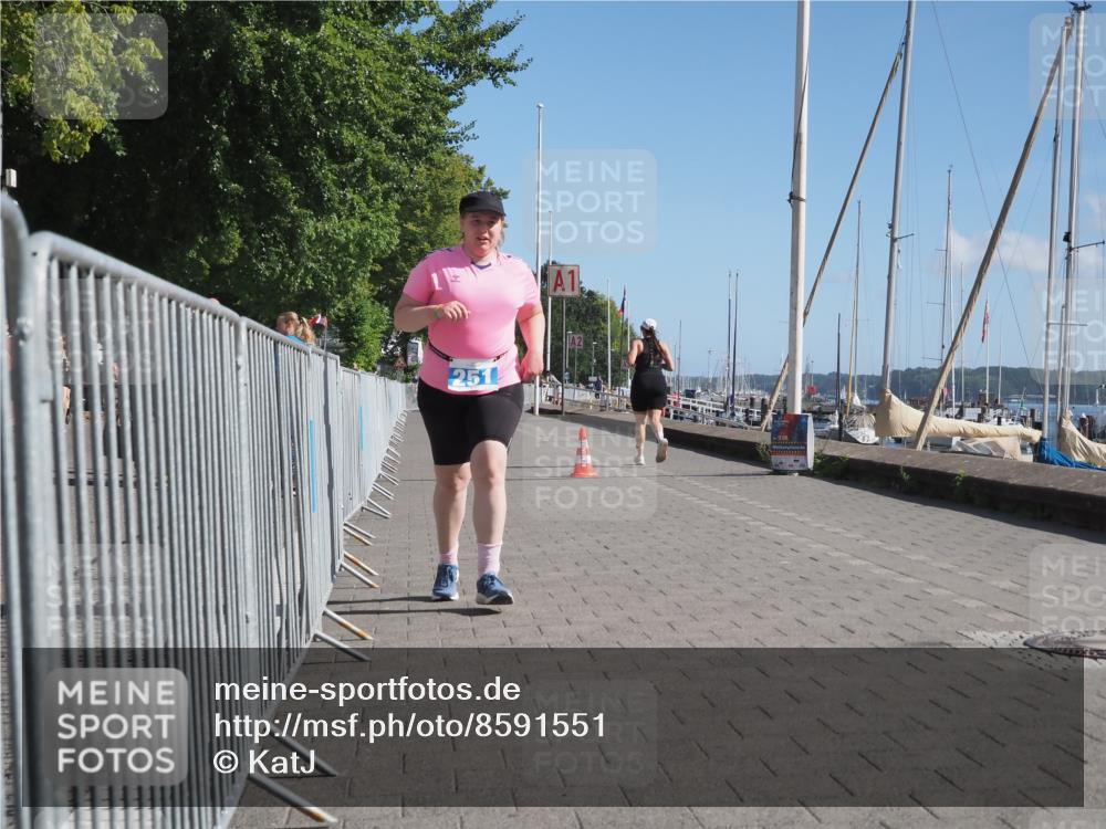 17.08.2025 - KN Förde Triathlon 2025 KatJ http://msf.ph/oto/8591551 17.08.2025 10:53:41 Laufen 251 meine-sportfotos.de