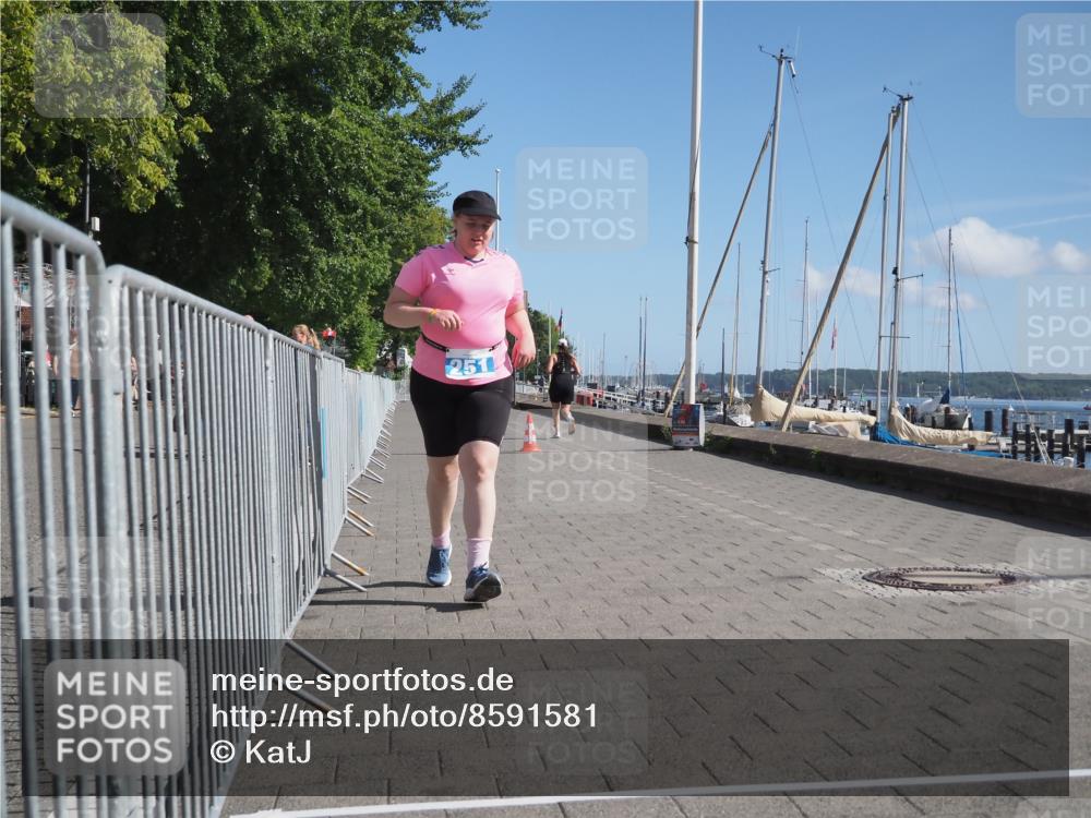 17.08.2025 - KN Förde Triathlon 2025 KatJ http://msf.ph/oto/8591581 17.08.2025 10:53:41 Laufen 251 meine-sportfotos.de