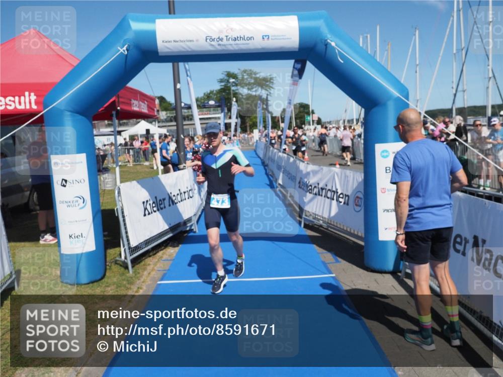 17.08.2025 - KN Förde Triathlon 2025 MichiJ http://msf.ph/oto/8591671 17.08.2025 13:51:28 Laufen 446, 473 meine-sportfotos.de