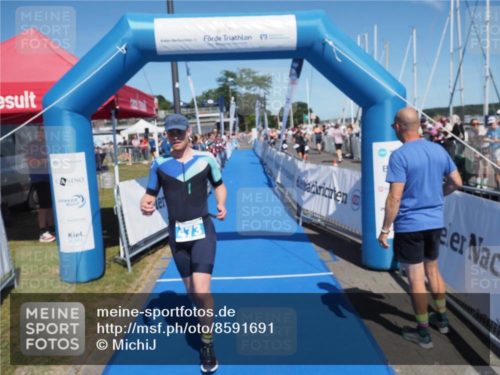 17.08.2025 - KN Förde Triathlon 2025 MichiJ http://msf.ph/oto/8591691 17.08.2025 13:51:29 Laufen 446, 473 meine-sportfotos.de