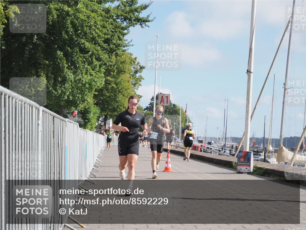 17.08.2025 - KN Förde Triathlon 2025 KatJ http://msf.ph/oto/8592229 17.08.2025 10:19:50 Laufen 198, 201, 228 meine-sportfotos.de