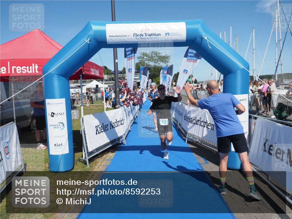 17.08.2025 - KN Förde Triathlon 2025 MichiJ http://msf.ph/oto/8592253 17.08.2025 13:52:17 Laufen 471, 501 meine-sportfotos.de