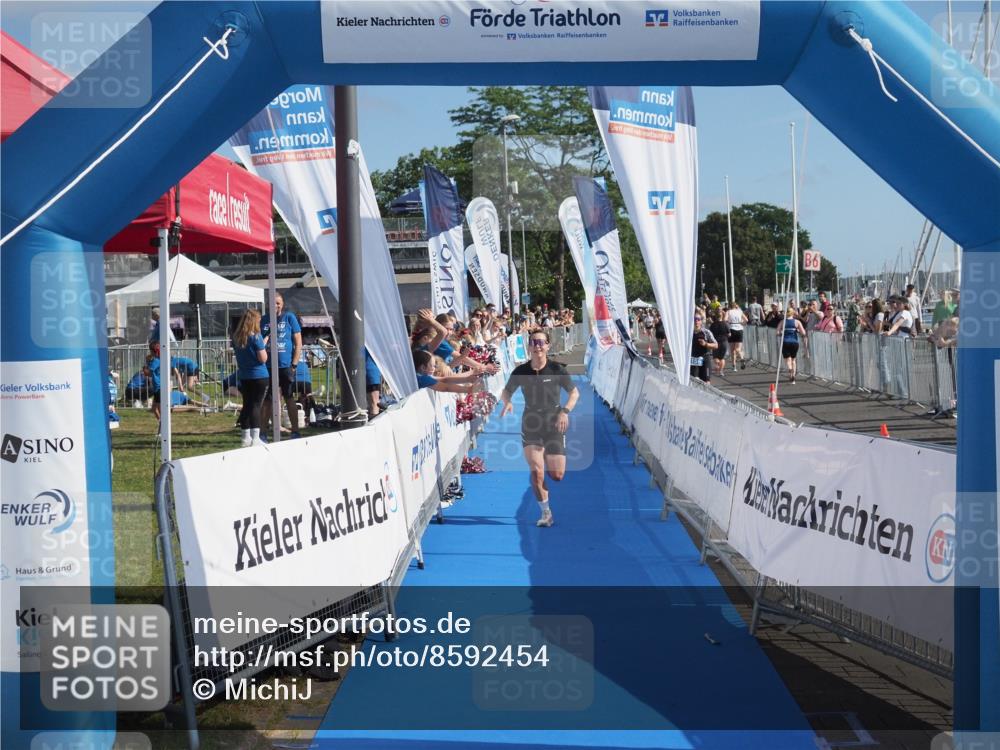 17.08.2025 - KN Förde Triathlon 2025 MichiJ http://msf.ph/oto/8592454 17.08.2025 10:35:15 Laufen 228, 241 meine-sportfotos.de
